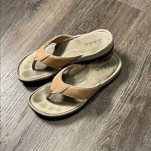 Cabela’s Tan Leather Flip Flops Size 9